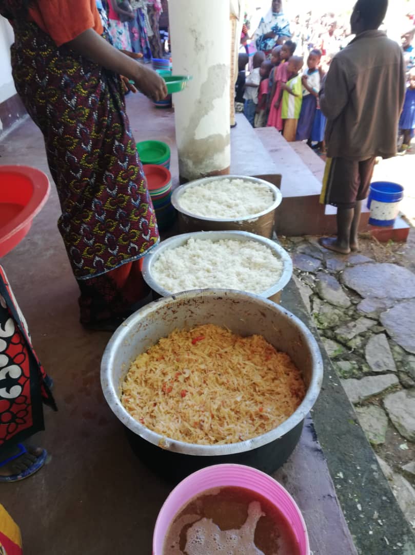 Cu doi saci de orez hrănim un sat de 1000 de oameni