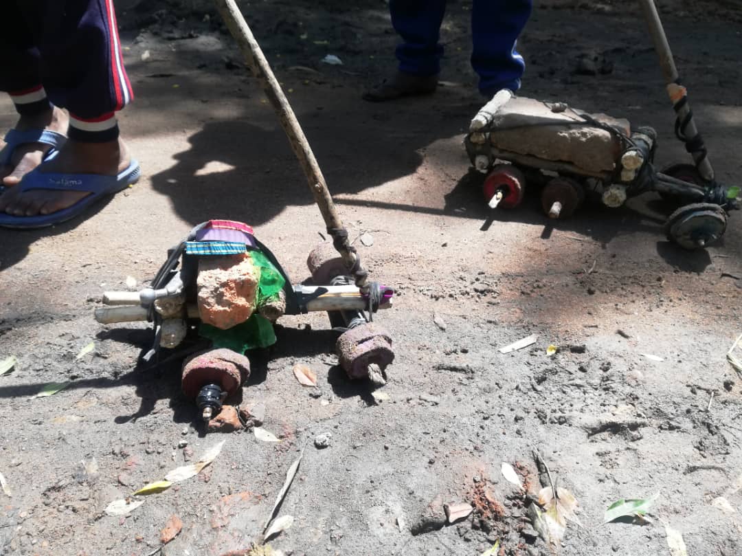 Copiii fără jucării. Sau cum arată copilăria în Tanzania