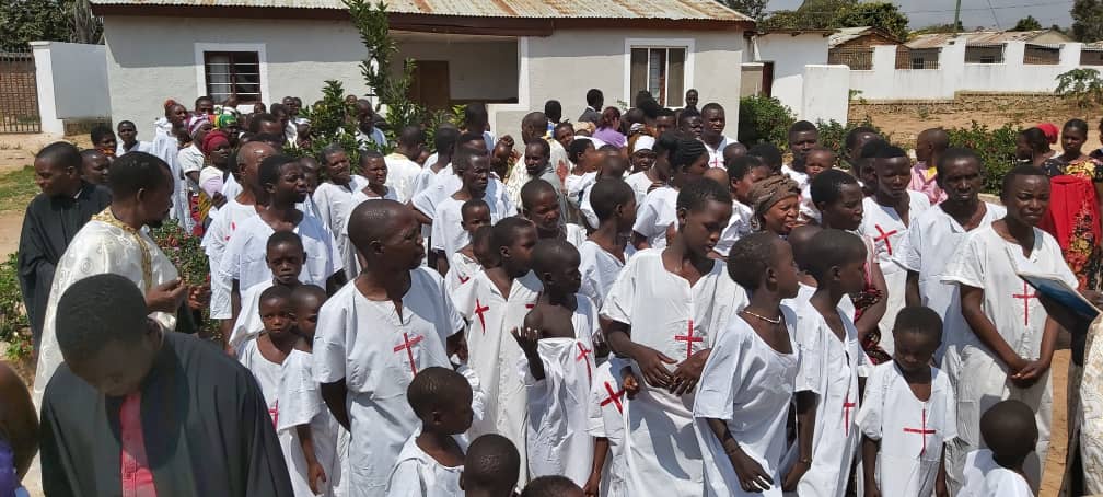 210 persoane au primit Taina Sfântului Botez în Tanzania