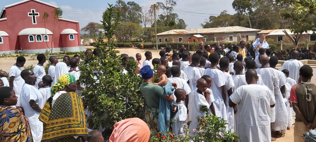 210 persoane au primit Taina Sfântului Botez în Tanzania