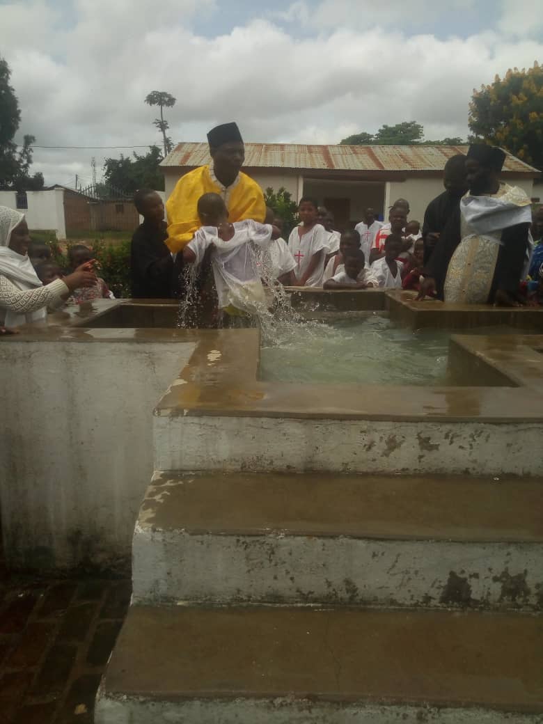 De la moarte la viață - Pomenirea morților și 98 de botezuri la centrul misionar din Kidamali 