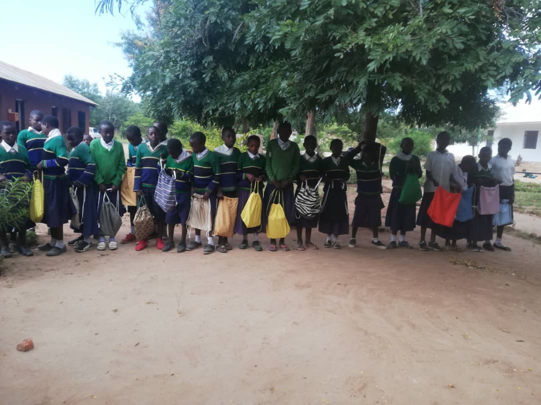Întâlnire cu profesorii și elevii Școlii Generale din satul Mkoga