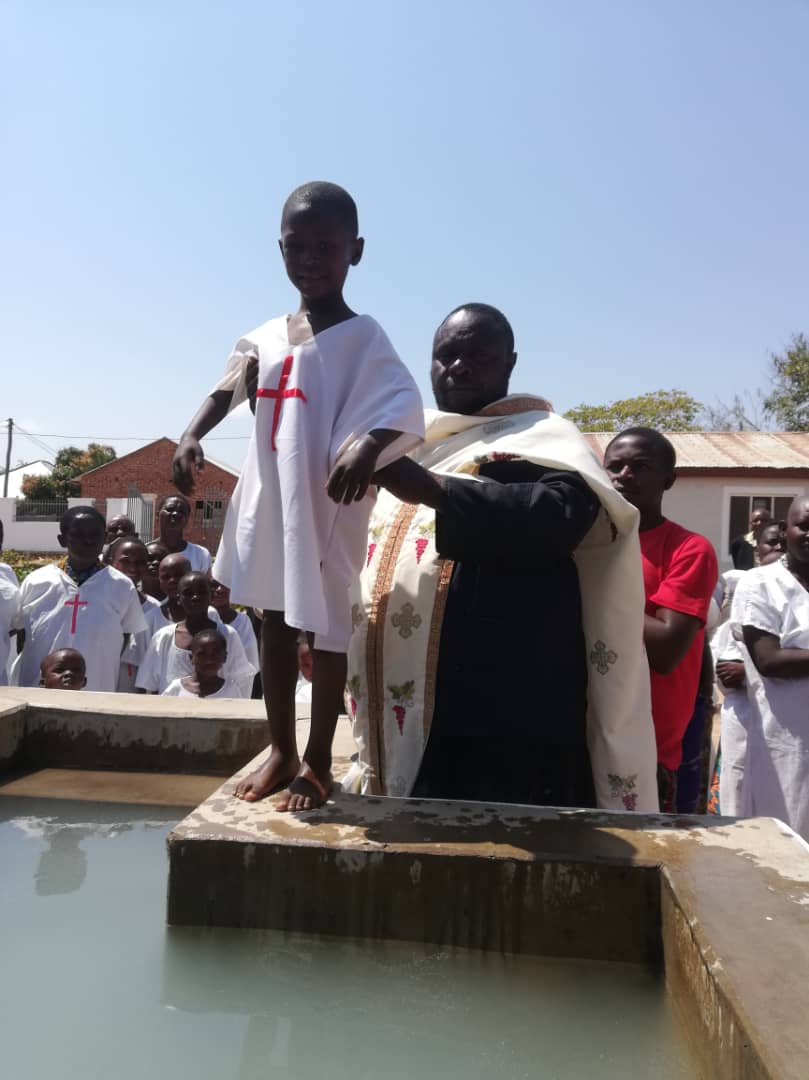 53 de botezuri în cadrul Centrului Misionar Ortodox din Kidamali 