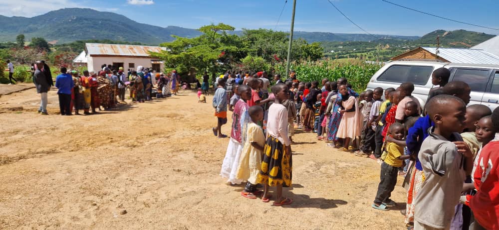 În mijlocul credincioșilor din satele Ilalasimba, Ibogo și Magubike
