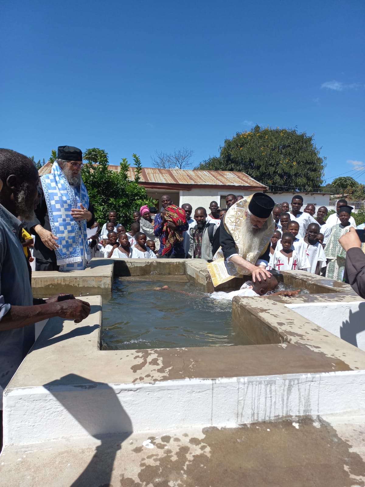 Părintele Mitropolit Teofan a participat la săvârșirea a 227 de botezuri în cadrul Centrului Misionar din Kidamali