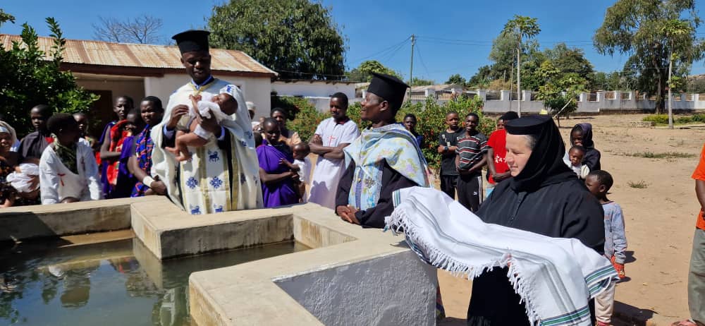 40 de botezuri la Centrul Misionar din Kidamali de sărbătoarea Sfinților Apostoli Petru și Pavel