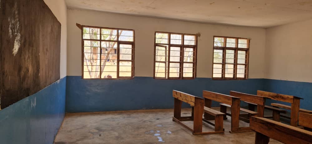 Şcoala din satul Ipwasi, în noi straie