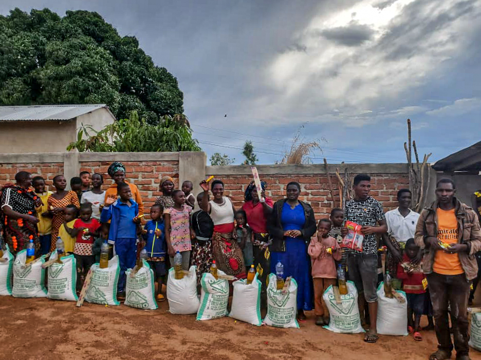 Daruri de Crăciun pentru 30 de familii din satul Nyamihuu