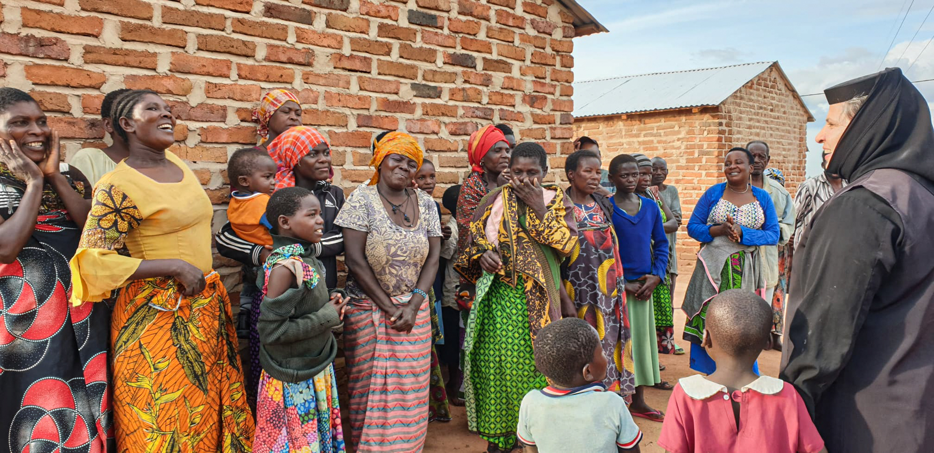 În vizită la casele din satul Mbumi