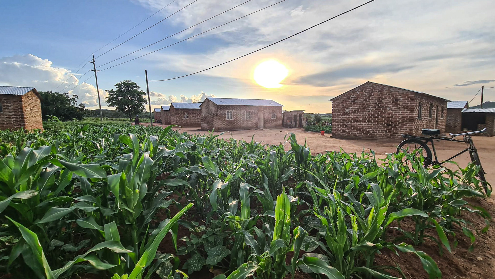 În vizită la casele din satul Mbumi