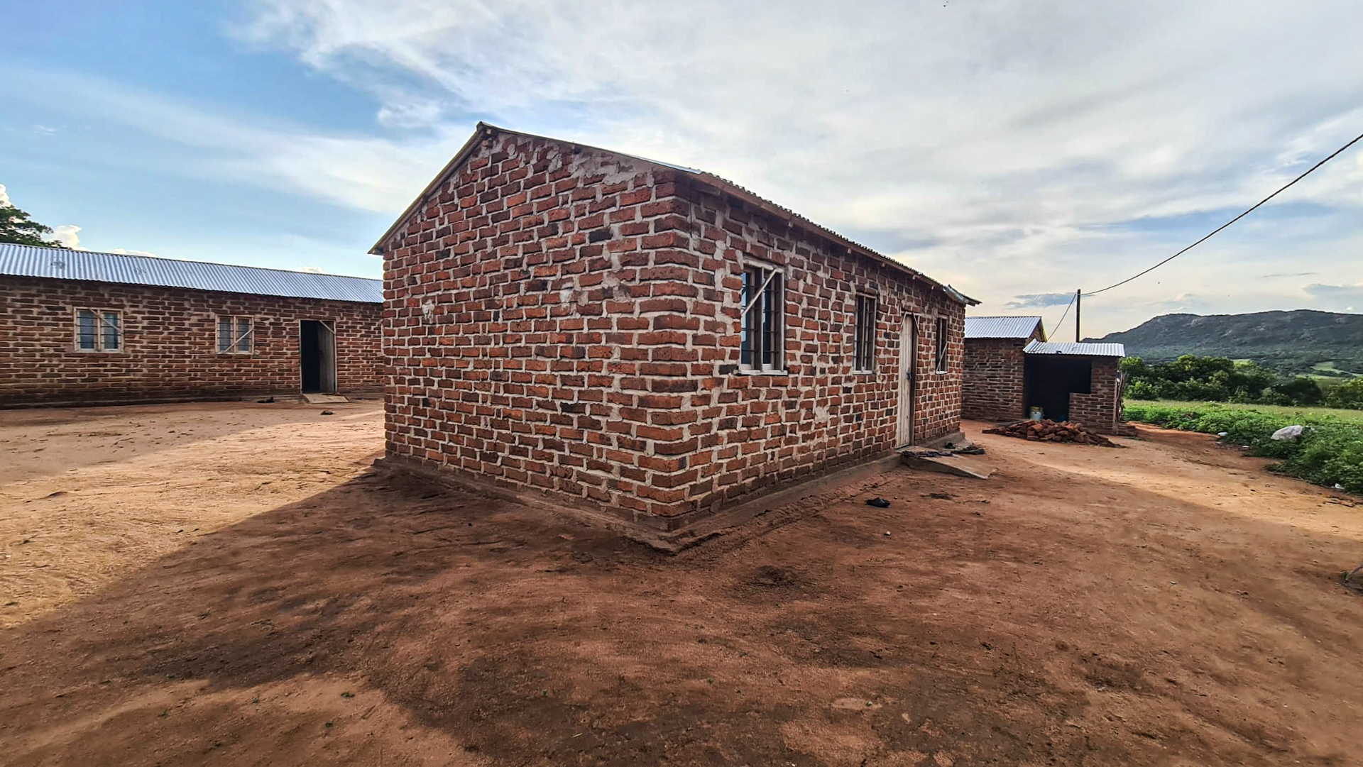 În vizită la casele din satul Mbumi