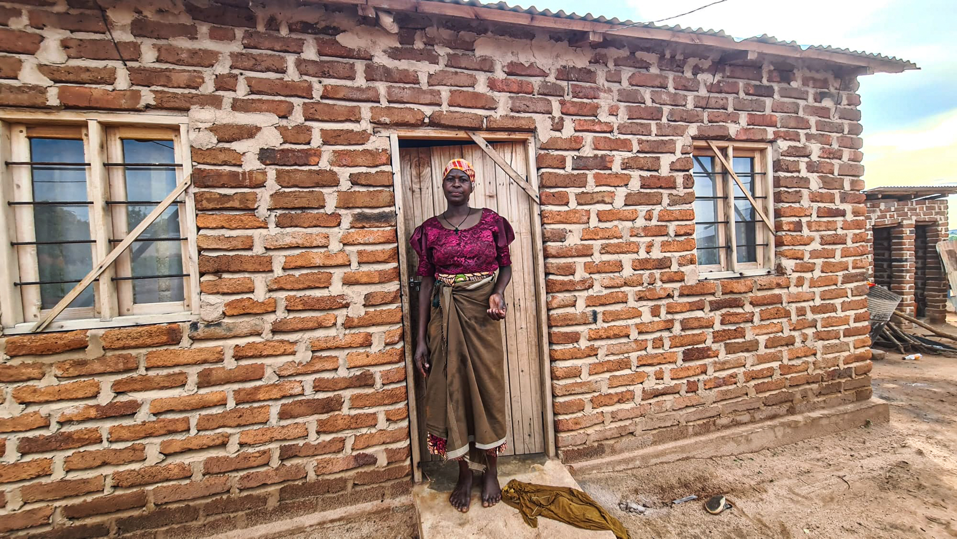 În vizită la casele din satul Mbumi