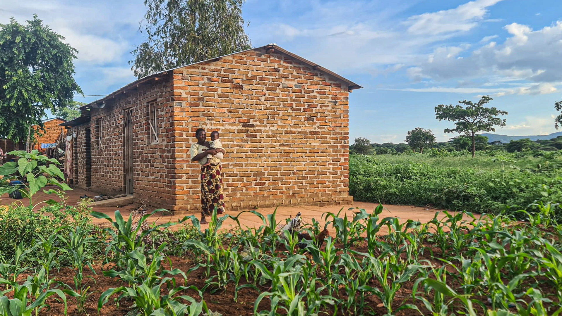În vizită la casele din satul Mbumi