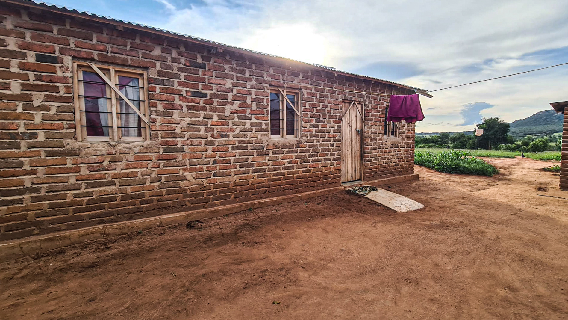 În vizită la casele din satul Mbumi