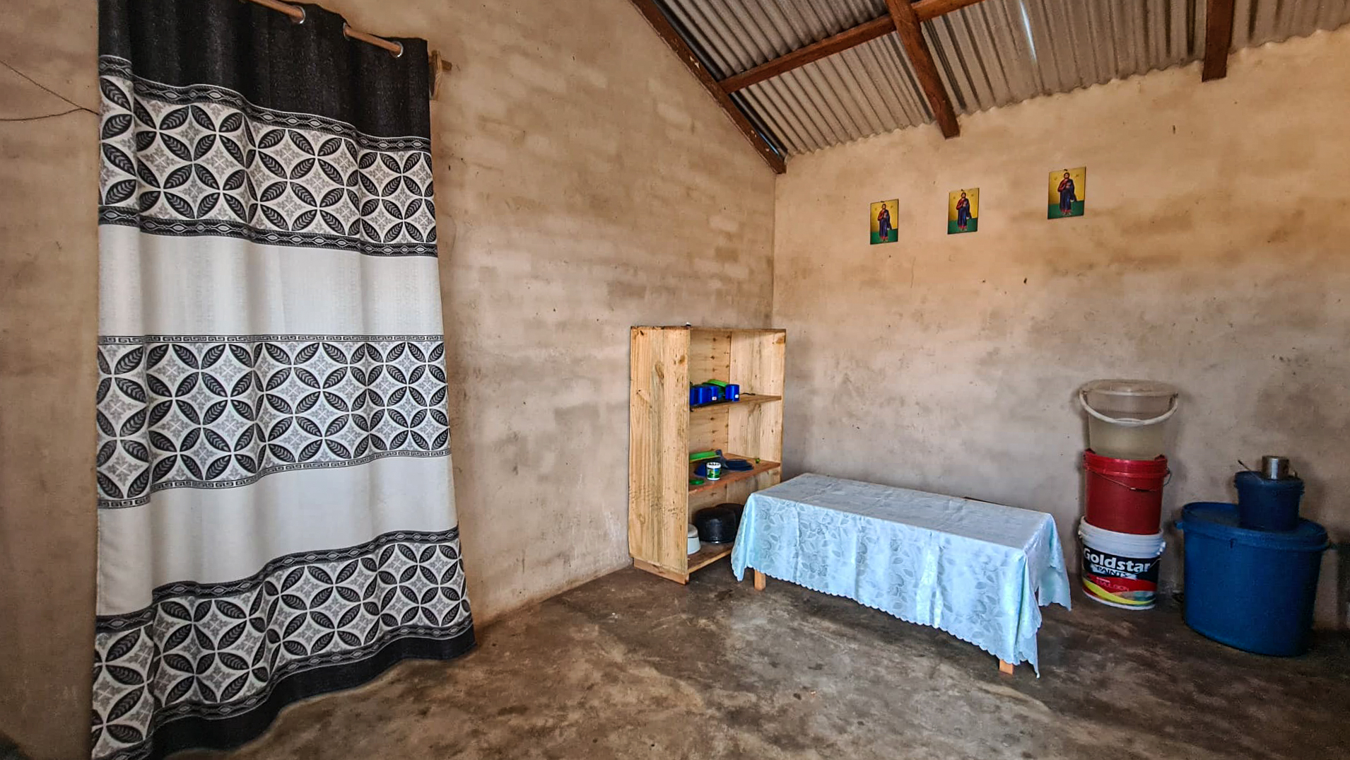 În vizită la casele din satul Mbumi