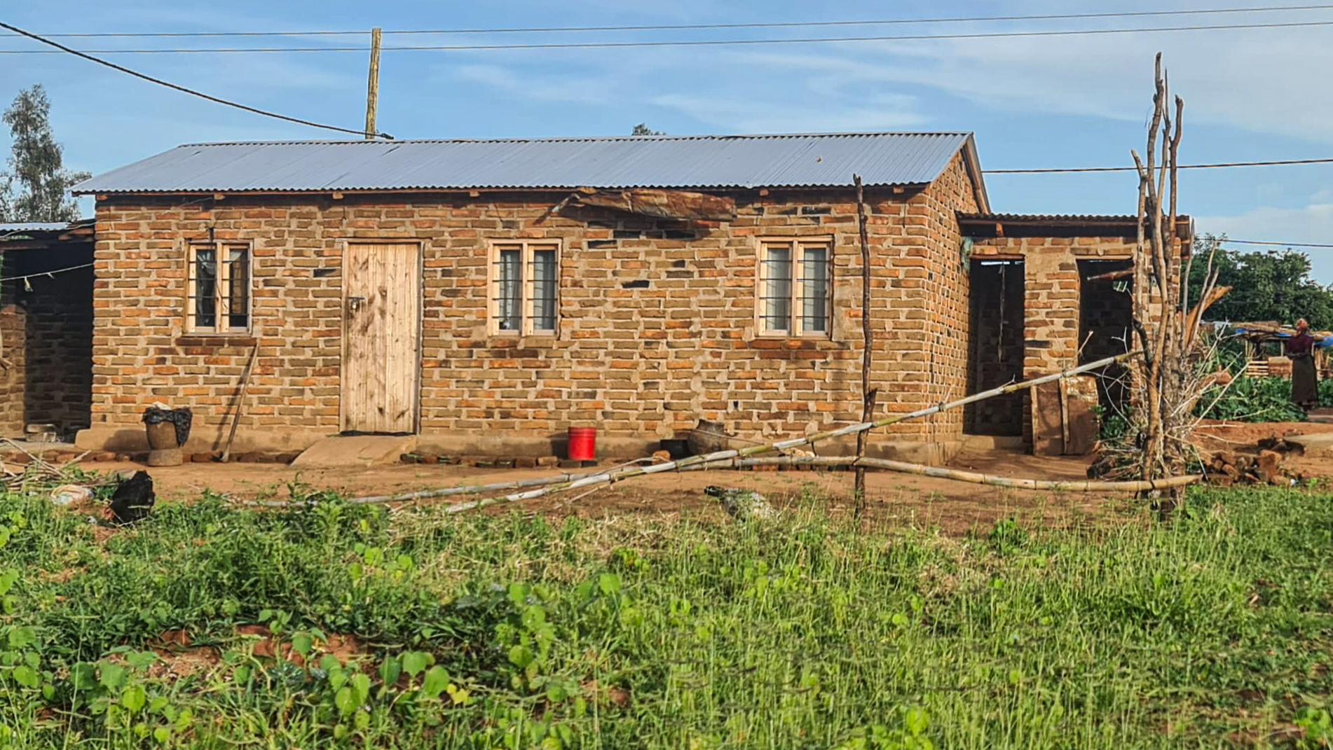 În vizită la casele din satul Mbumi