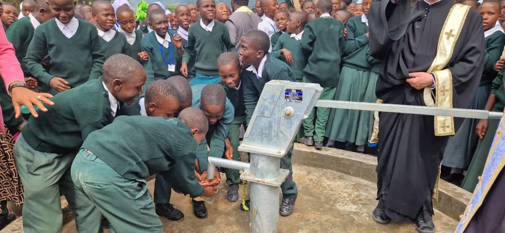 Sfințirea noii fântâni de la Liceul Dimitrios