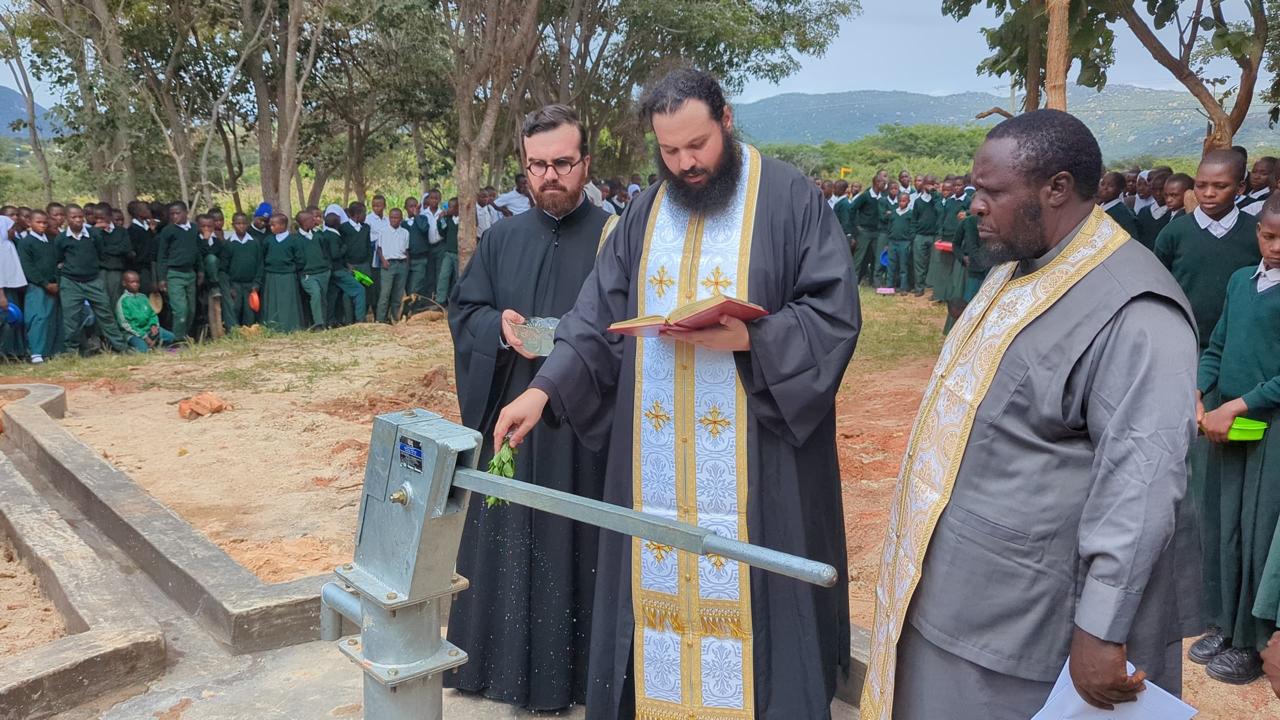 Sfințirea noii fântâni de la Liceul Dimitrios