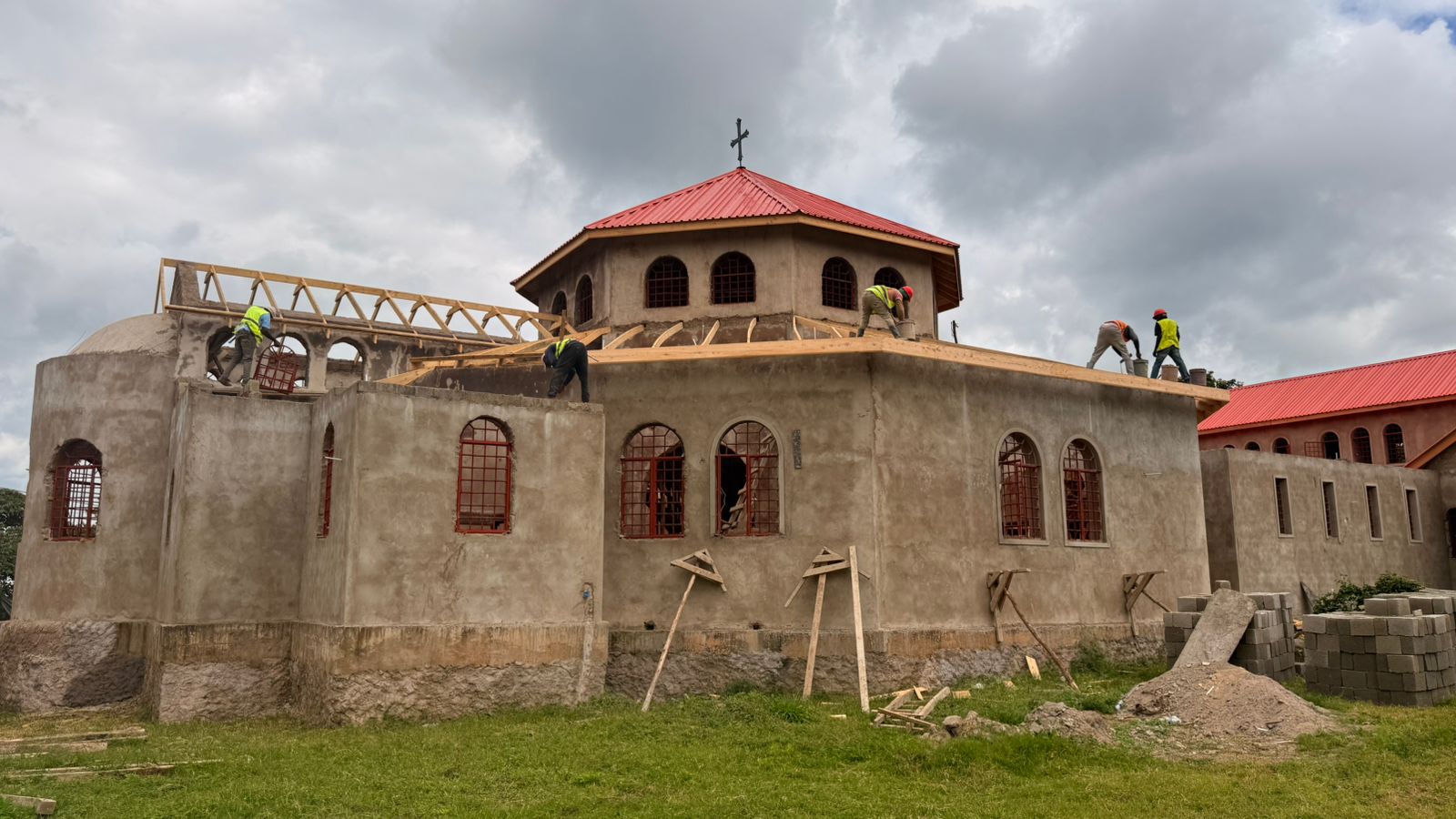 Construcția Centrului Bisericesc de la Arusha continuă