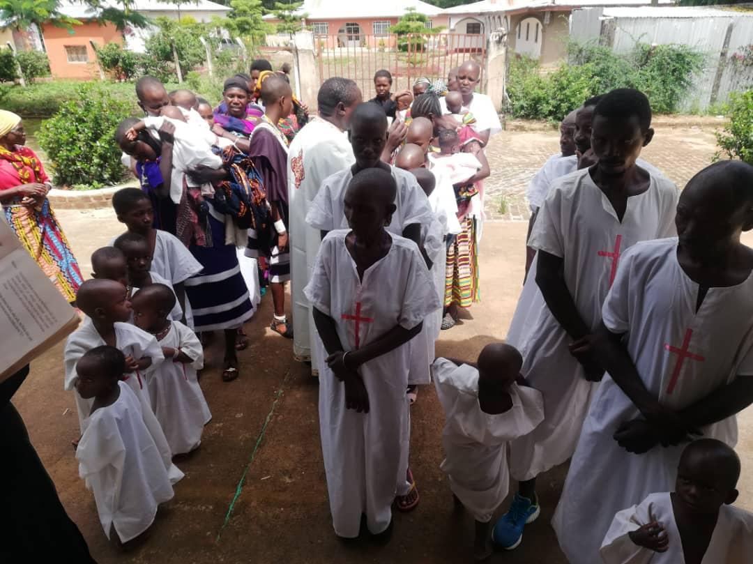 34 de persoane au primit Taina Sfântului Botez în Kidamali, Tanzania