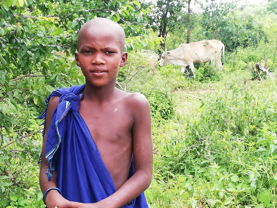 Iustin are 11 ani și muncește un an întreg pentru a primi drept salariu… un ied