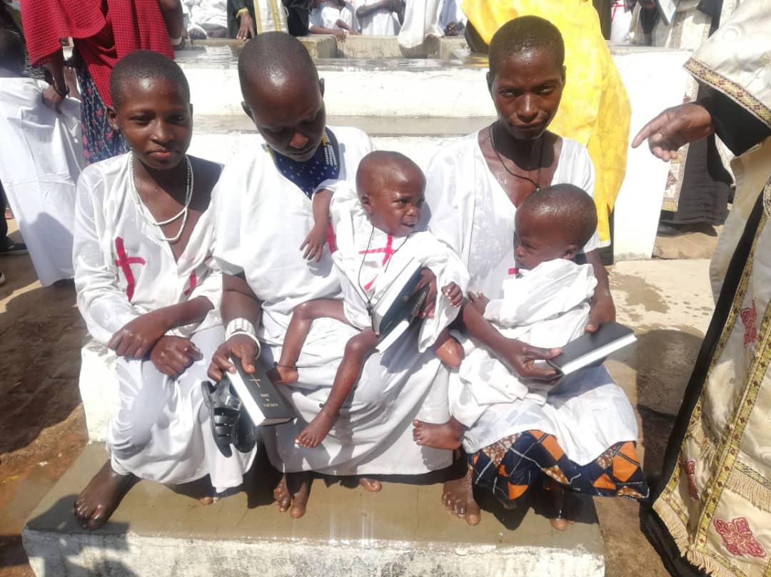210 persoane au primit Taina Sfântului Botez în Tanzania