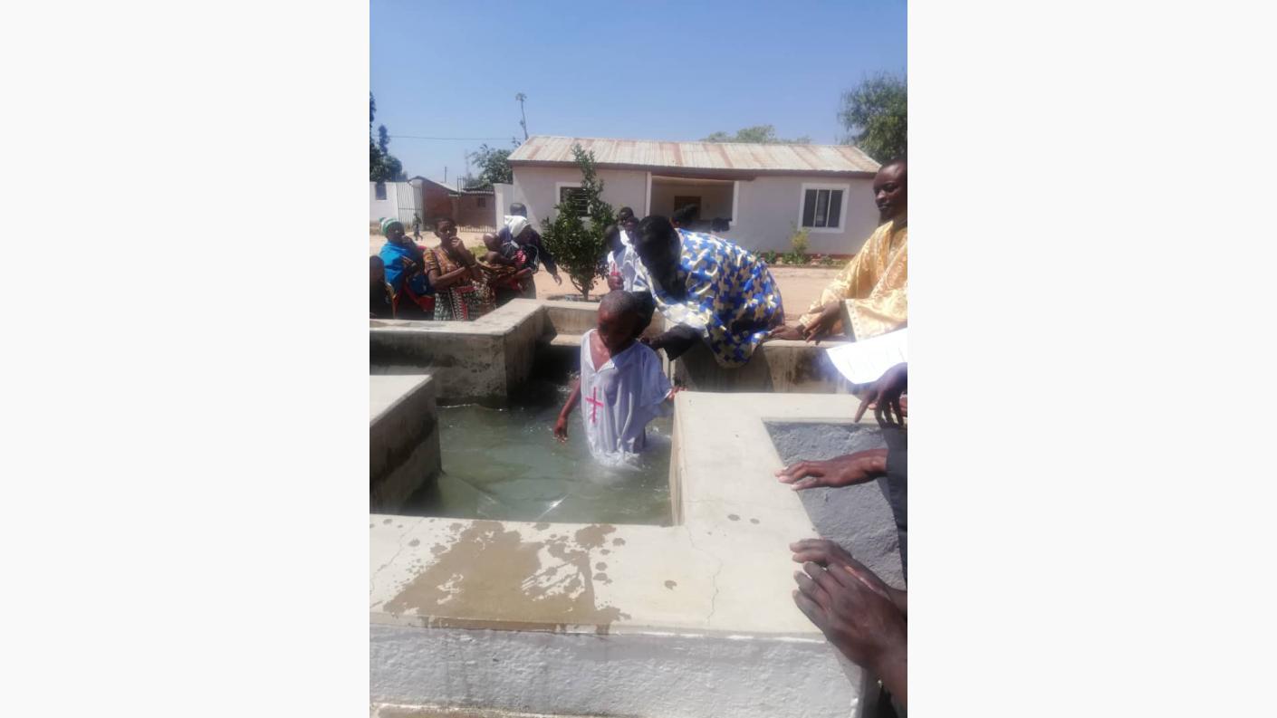 210 persoane au primit Taina Sfântului Botez în Tanzania