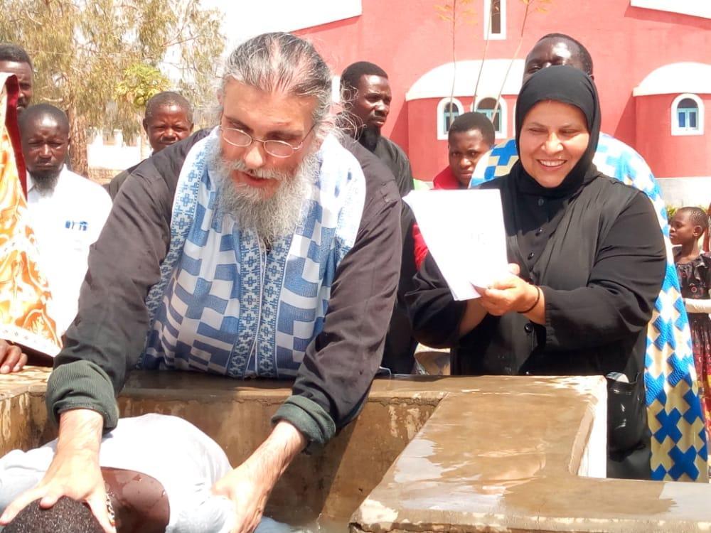 210 persoane au primit Taina Sfântului Botez în Tanzania