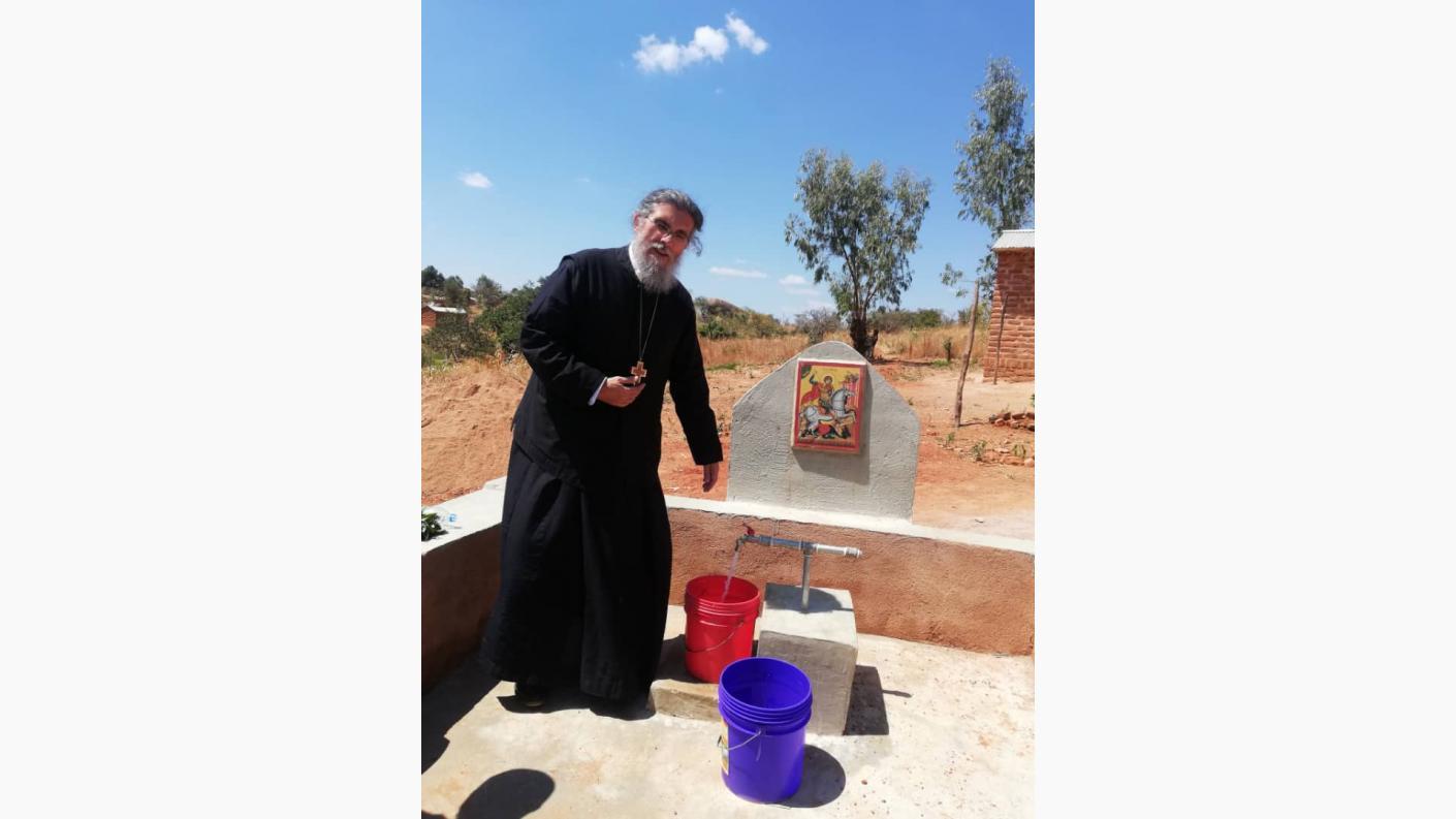 Bucurii pentru sătenii din Kinyamlewa: case noi, apă potabilă și-o biserică în apropiere