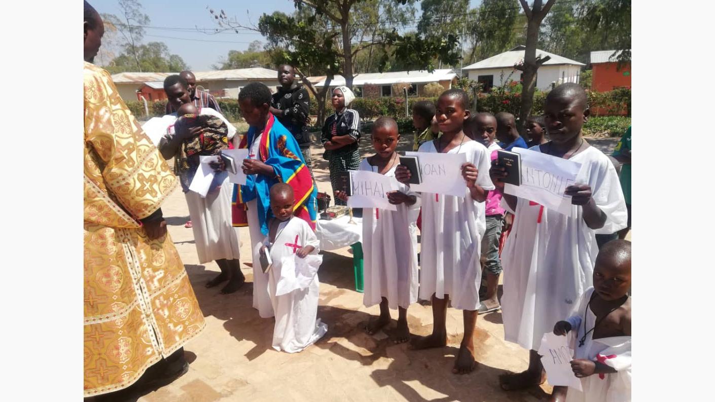 Taina Sfântului Botez săvârșită pentru 9 persoane la Biserica Ortodoxă din Kidamali