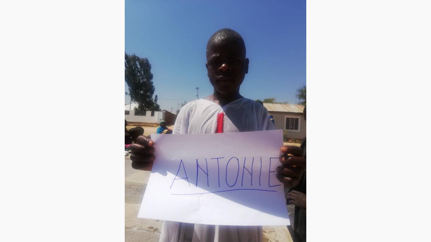 Taina Sfântului Botez săvârșită pentru 9 persoane la Biserica Ortodoxă din Kidamali