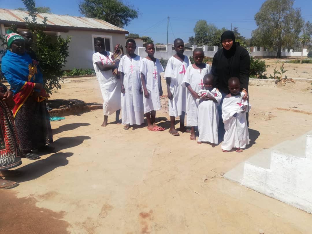 Taina Sfântului Botez săvârșită pentru 9 persoane la Biserica Ortodoxă din Kidamali