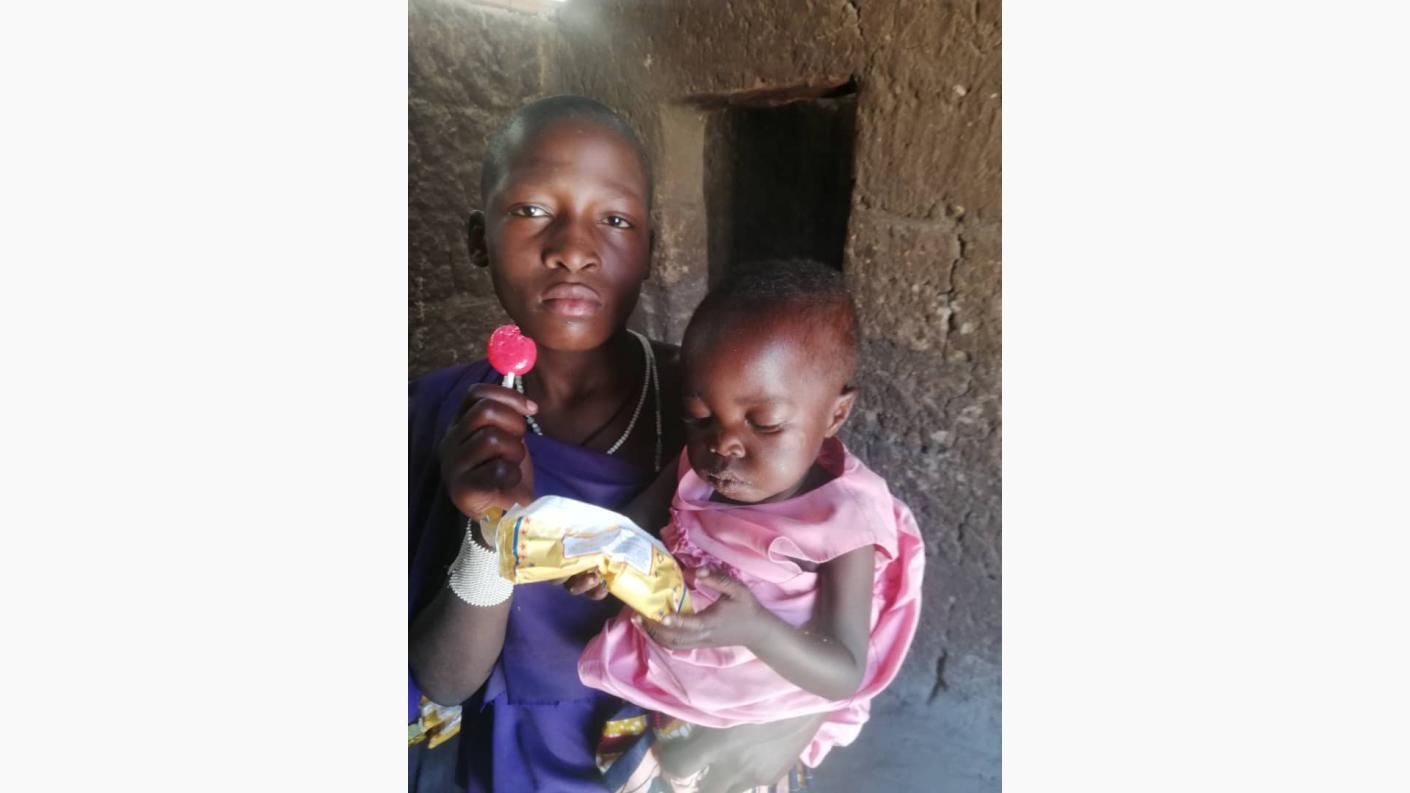 Cum s-au schimbat viețile lui Upendo și ale copiilor săi după ce au primit o casă și o vacă