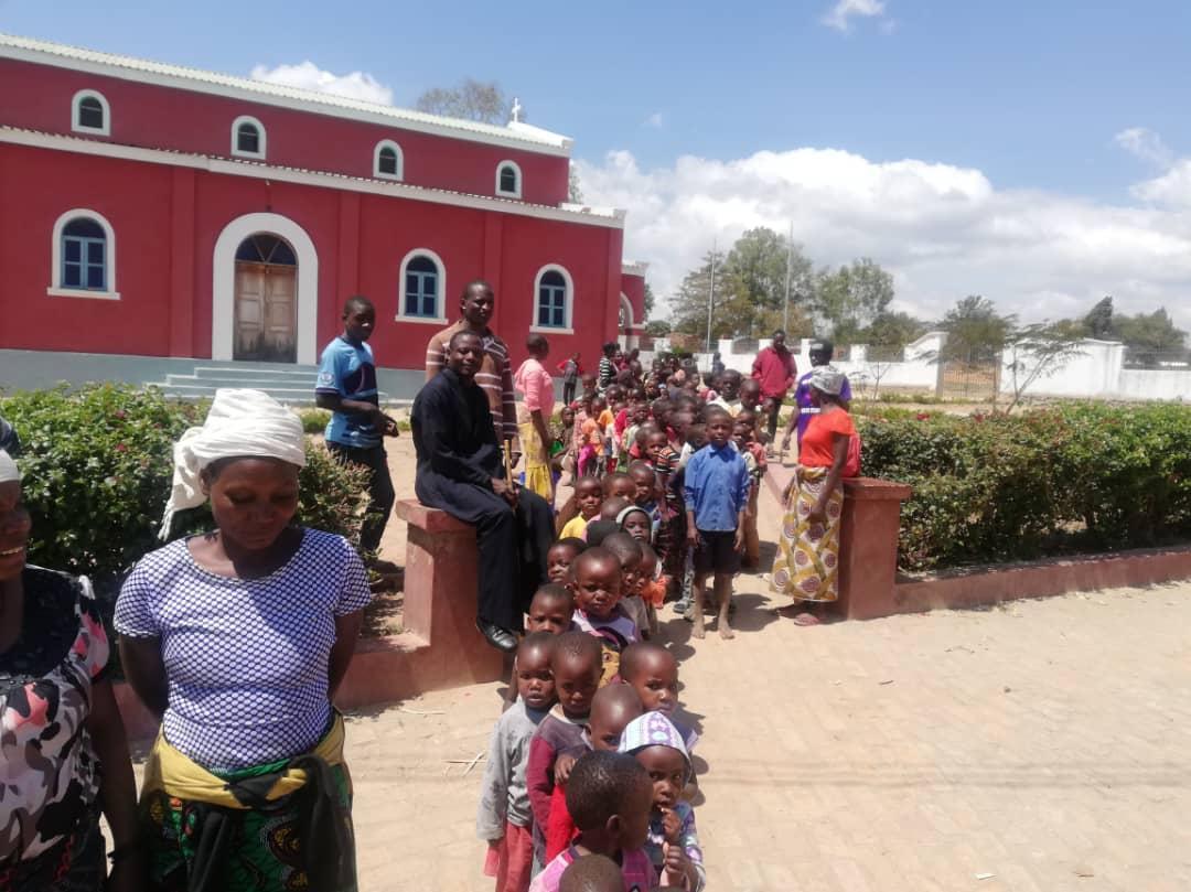 Pomeniri în Tanzania pentru sufletele unor români