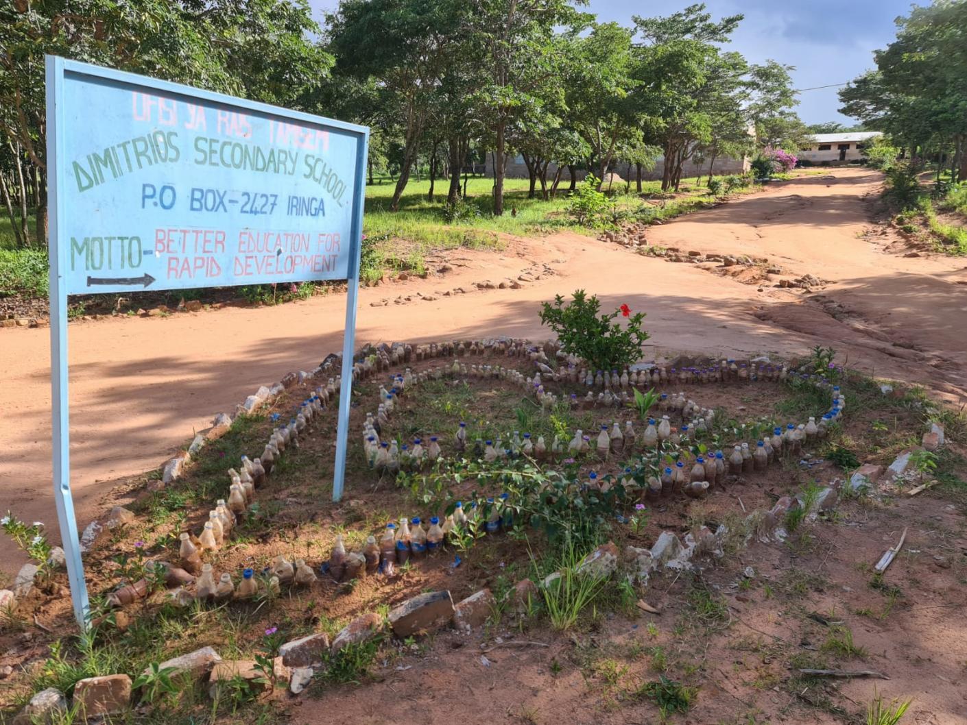 Pe urmele elevilor din satul Ilala Simba, adică de acolo unde doarme leul