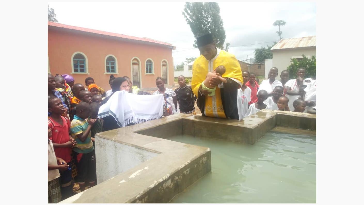 De la moarte la viață - Pomenirea morților și 98 de botezuri la centrul misionar din Kidamali