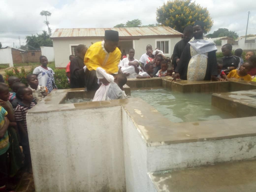 De la moarte la viață - Pomenirea morților și 98 de botezuri la centrul misionar din Kidamali