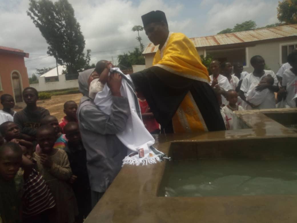 De la moarte la viață - Pomenirea morților și 98 de botezuri la centrul misionar din Kidamali