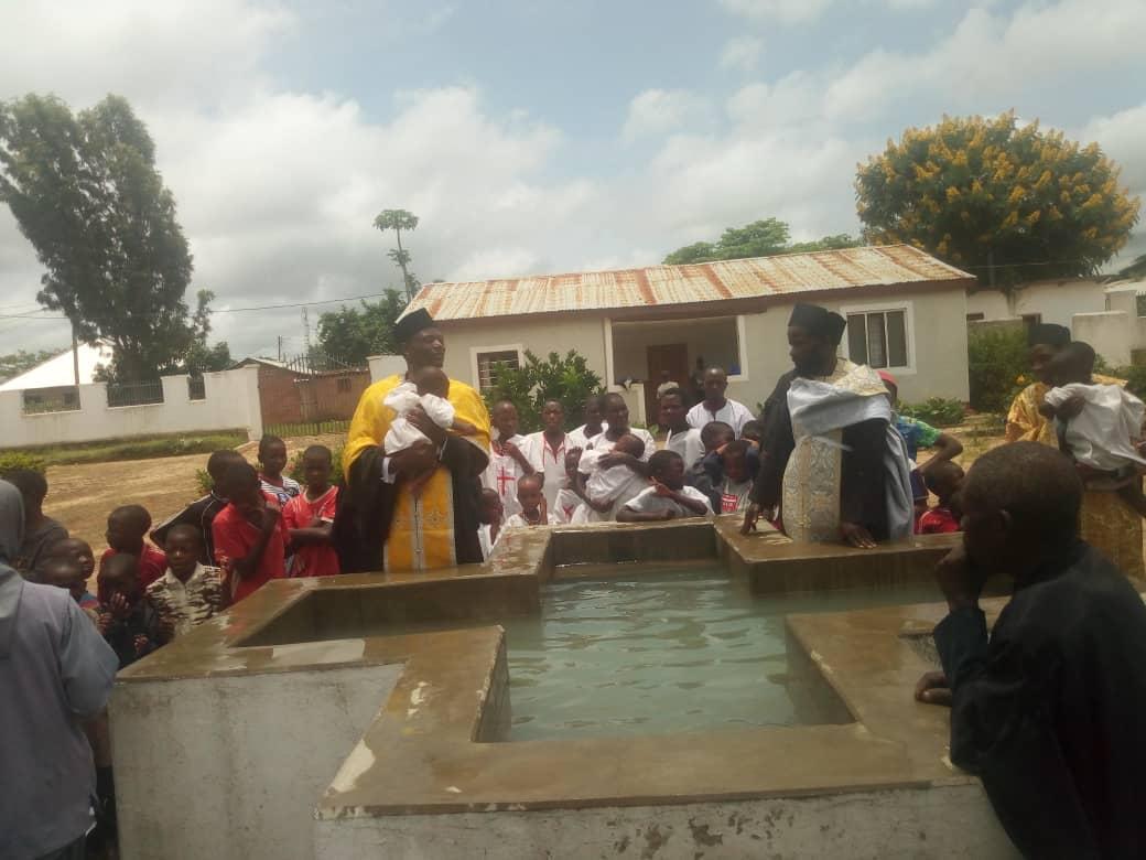 De la moarte la viață - Pomenirea morților și 98 de botezuri la centrul misionar din Kidamali