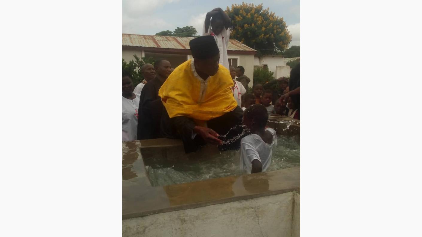 De la moarte la viață - Pomenirea morților și 98 de botezuri la centrul misionar din Kidamali