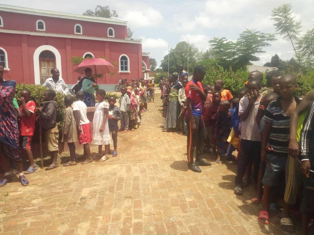 De la moarte la viață - Pomenirea morților și 98 de botezuri la centrul misionar din Kidamali