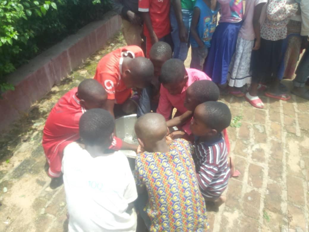 De la moarte la viață - Pomenirea morților și 98 de botezuri la centrul misionar din Kidamali