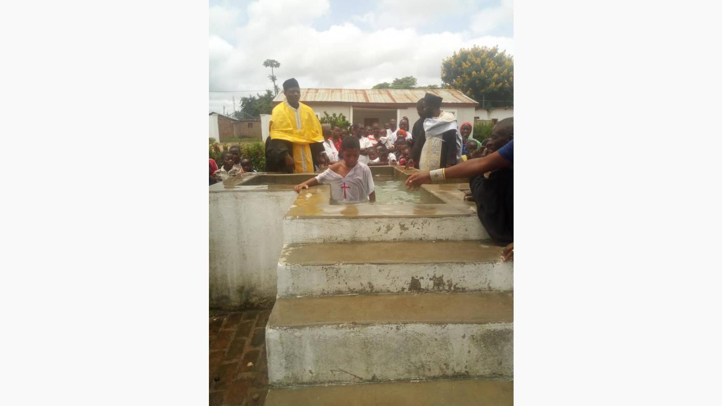 De la moarte la viață - Pomenirea morților și 98 de botezuri la centrul misionar din Kidamali