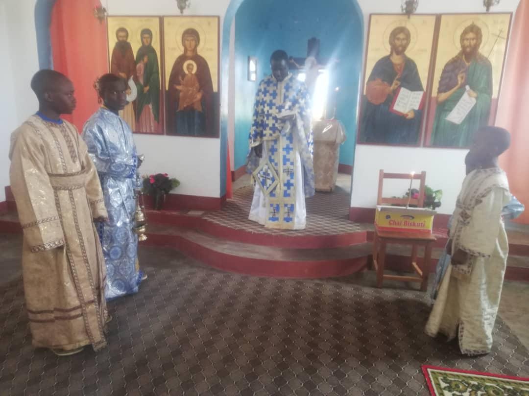 Bucurii pentru prietenii din cătunul Kinyamlewa