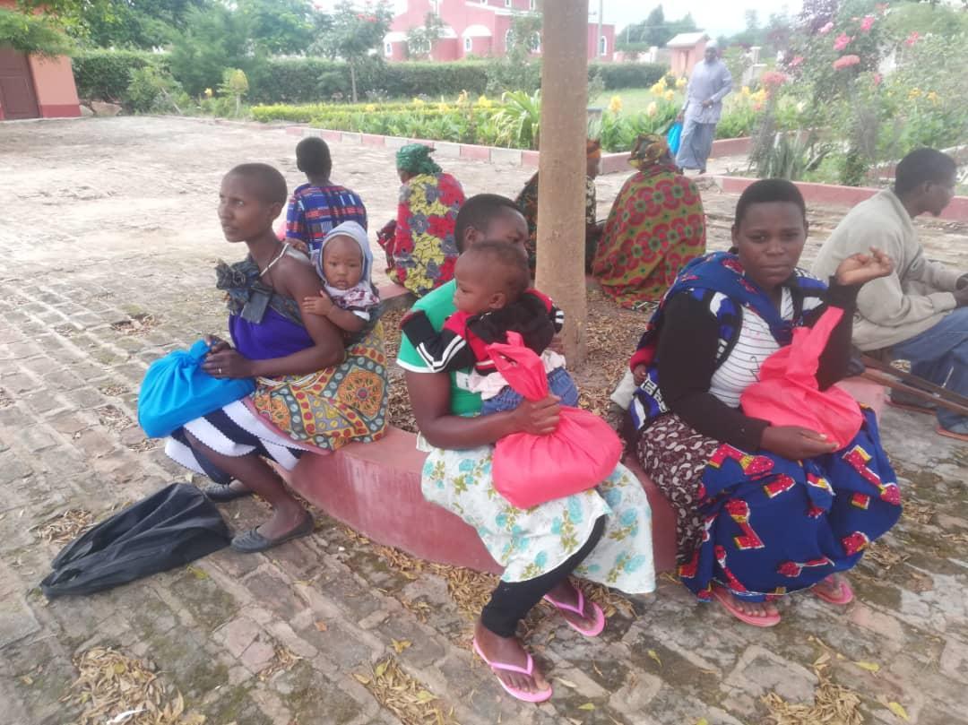 Bucurii pentru prietenii din cătunul Kinyamlewa