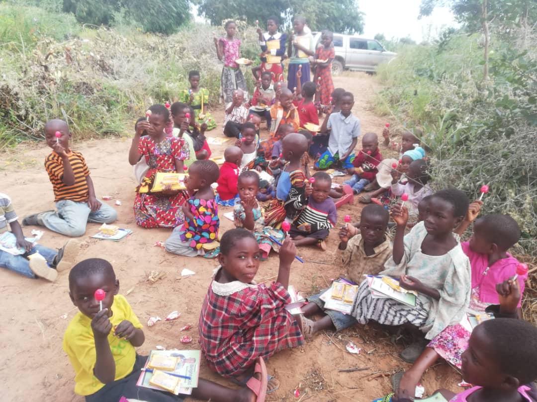 Sfânta Liturghie și pomenirea morților la Igangimale și întâlnire cu cateheții în satul Mkombe