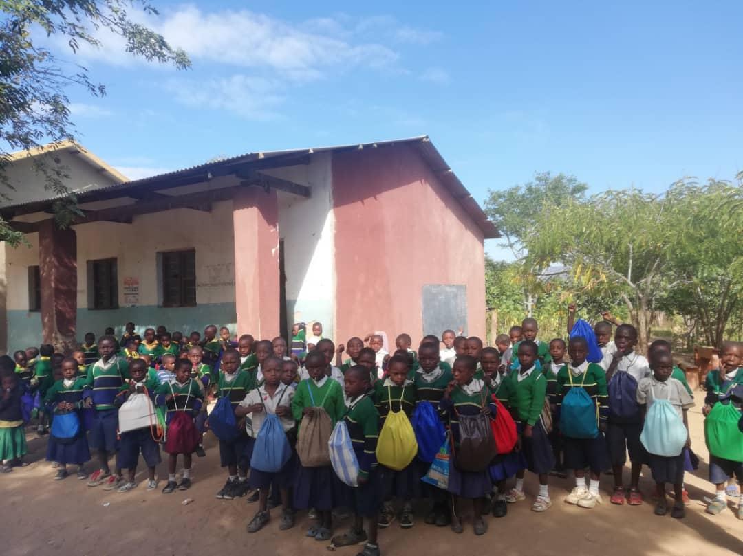 Întâlnire cu profesorii și elevii Școlii Generale din satul Mkoga