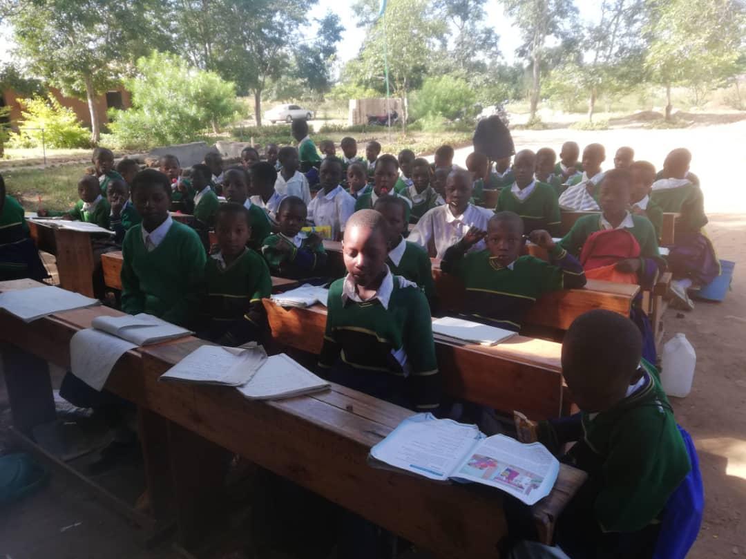 Întâlnire cu profesorii și elevii Școlii Generale din satul Mkoga