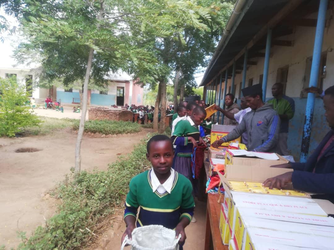 Întâlnire cu profesorii și elevii Școlii Generale din satul Mkoga