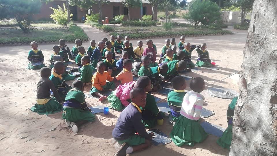 Întâlnire cu profesorii și elevii Școlii Generale din satul Mkoga